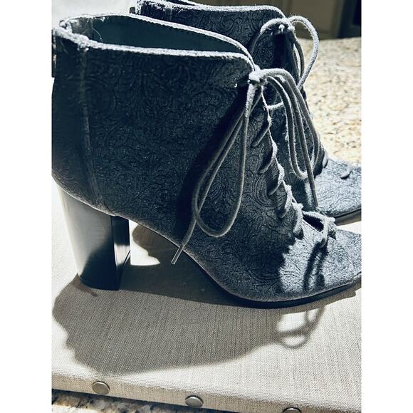 Report Willamette Size 9 Slate Blue Embossed Velvet Peep‎ Toe Boot Heels Tie - Picture 1 of 11